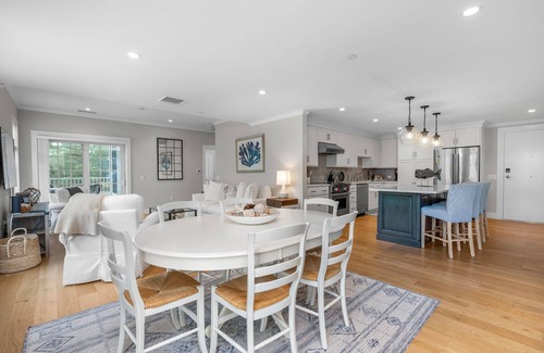 Harwich Port Condo | In town Location Walk to beach Pet Friendly AC WiFi Perfect Rx