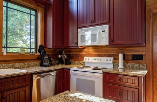 Highlands House | IN TOWN PARADISE !
