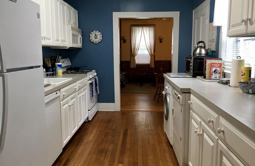 Stockbridge House | In-Town Victorian 5 Bd Front House &/or 6 Bd Back House w/Beach Rights, Skiing