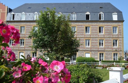 Veules-les-Roses Apartment | In Veules les Roses, 2 mn from the beach and shops - small dog accepted