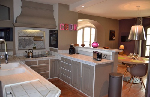 Violes House | In Violès, Vaucluse, luxury landhouse for your holiday, heated pool