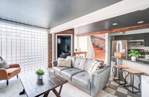 Old Town Alexandria House | INAUGURATION | TWO FREE Parking! Walk to Metro