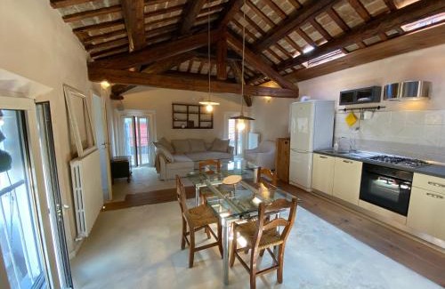 Ferrara Historic Centre Apartment | InCastrum - la soffitta in centro