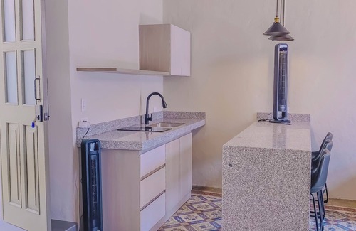 Puebla Historic Center Apartment | Incredible suite with WiFi, Kitchen, living room, King Bed, balcony in Puebla