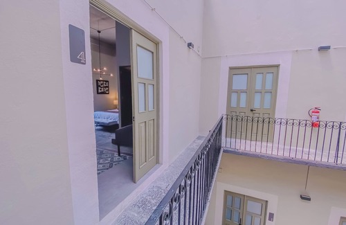 Puebla Historic Center Apartment | Incredible suite with WiFi, Kitchen, living room, King Bed, balcony in Puebla