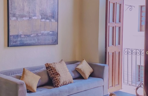 Puebla Historic Center Apartment | Incredible suite with WiFi, Kitchen, living room, King Bed, balcony in Puebla