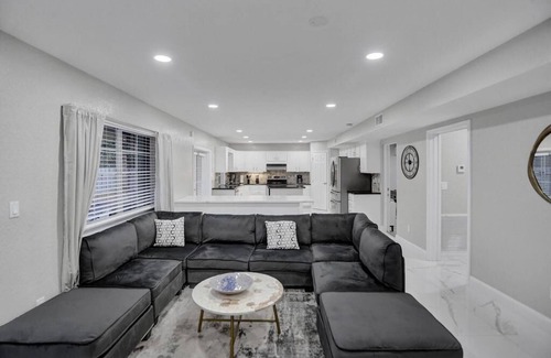 Deerfield Beach Villa | Incredible 7BR w/Game Room Heated Pool & Jacuzzi!