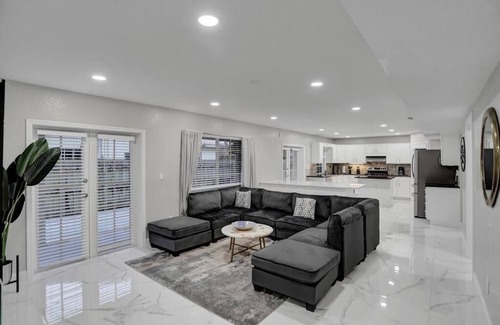 Deerfield Beach Villa | Incredible 7BR w/Game Room Heated Pool & Jacuzzi!