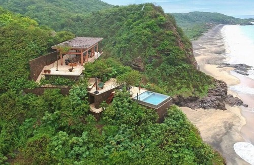Santa Maria Tonameca Villa | Incredible Beach Front Villa in front of the beach