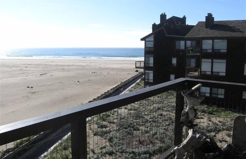 Watsonville Condo | Incredible Beachfront 4 Bedroom Getaway