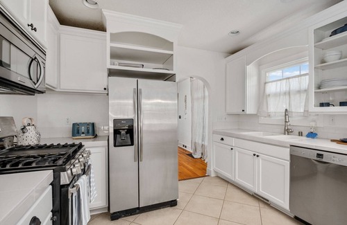 Downtown Vancouver House | Incredible Central Downtown Vancouver Location, New Décor and Furnishing, Two Miles to Waterfront