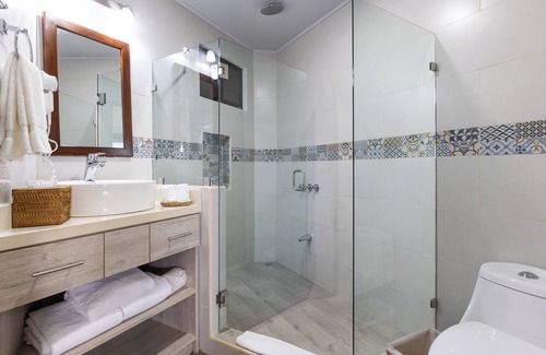 Manuel Antonio Hotel | Incredible Deluxe King Vacation Rental Near Manuel Antonio National Park!n