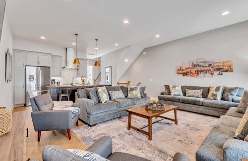Hadley - Washington House | Incredible Downtown Nashville Skyline View *14 Bed