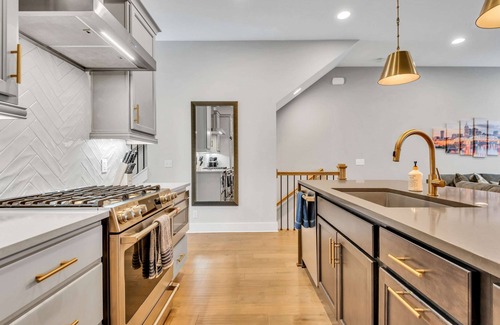 Hadley - Washington House | Incredible Downtown Nashville Skyline View *14 Bed