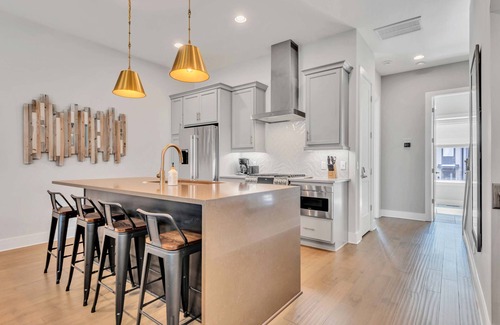 Hadley - Washington House | Incredible Downtown Nashville Skyline View *14 Bed