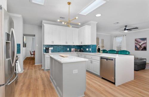 Pflugerville House | Incredible Heated Pool HotTub Gameroom-Movieroom