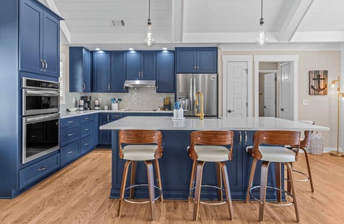 Eatonton House | Incredible Lakefront Sunsets at the completely renovated Paradise Pointe
