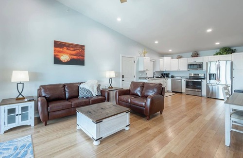 Indian Point Villa | Incredible Poolside Villa near SDC w/Hot Tub-Game Room-Stunning Lake VIEW!