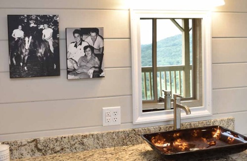 Eureka Springs Resort | Incredible Porch Views Located between Beaver Lake & Eureka Springs -Suite 111