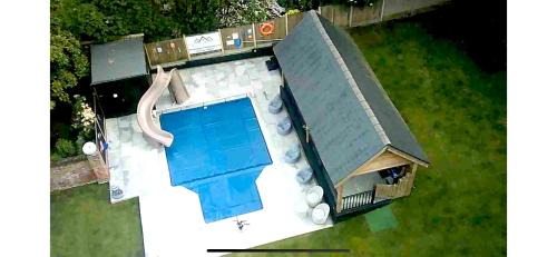 Sandwich House | Incredible private Oasis 32c pool, jacuzzi games bar