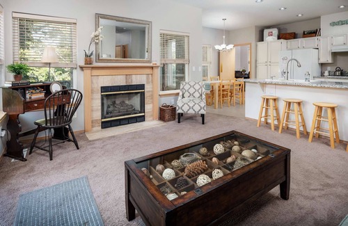Beaverton House | Incredible Suburban Escape, Open Floor Plan With Wooded Patio, 20 Min to Downtown, Close 2 Vineyards
