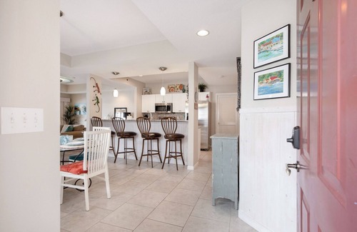 Lake Ozark Condo | Incredible View from this 3-Suite Palisades Lux Condo Screened-Deck, Next2 Pool!