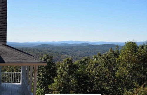 Dahlonega House | Incredible views, 6BR, game room, fire pit, bunk room, great location!