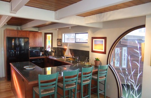 Sausalito Boat Rental | Incredible Views. Beautiful Houseboat in Sausalito.