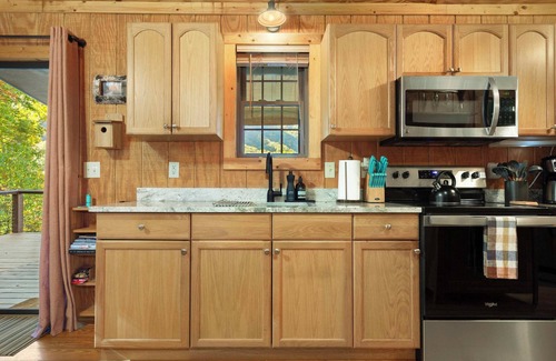 Chimney Rock House | Incredible waterfall and mountain views| Hot Tub| Fire Pit