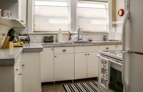Lloyd District Condo | Incredibly Located Urban Retreat, Close to Shopping, Restaurants, and Groceries, Walk to Everything