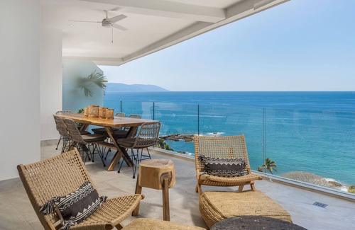 South Shore Hotel Area Condo | Indah Puerto Vallarta