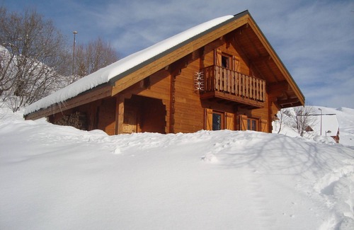 Montgellafrey Ski Chalet | INDEPENDENT COTTAGE CHARM (you occupy the entire chalet) 3 *