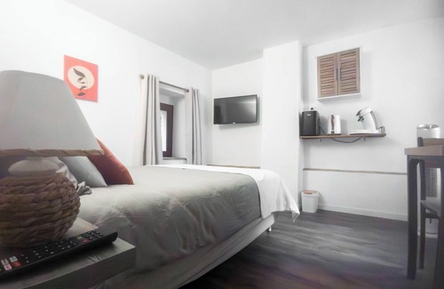 Montpezat-sous-Bauzon Bed & Breakfast | Independent room with private bathroom