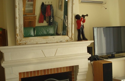 Morieres-les-Avignon Villa | independent apartment in villa