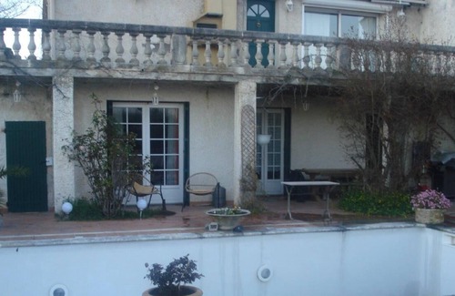 Morieres-les-Avignon Villa | independent apartment in villa