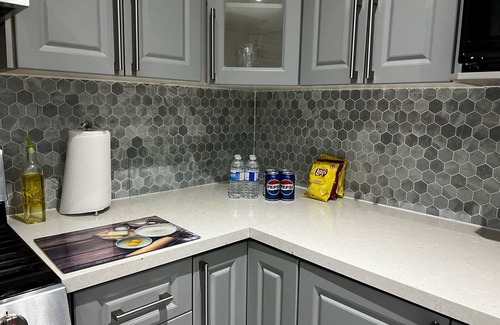 Malton House | Independent 3 BR 2 WR Bungalow 5 km from Pearson .Public transport, Casino.