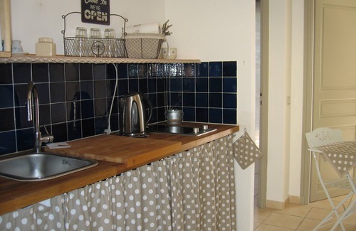 Meyreuil Apartment | Independent apartment in property with pool