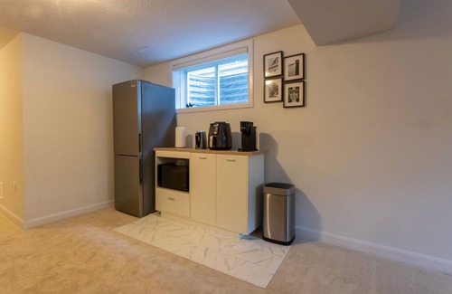 Ottawa Division Apartment | Independent Cozy Apartment