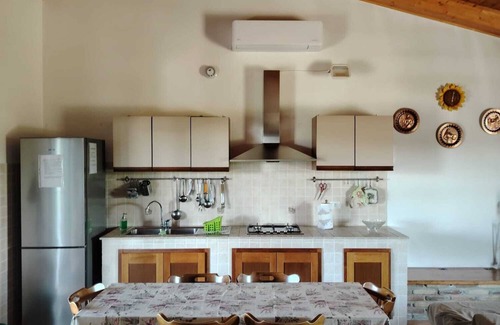 San Vito Chietino Cottage | Independent farmhouse nestled in the countryside, close to the sea.