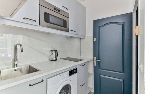 Combat Apartment | Independent flat: canal st martin&trains stations!