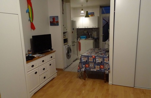 Penmarch Apartment | Independent studio + enclosed garden.800 m from Plage du Ster and 5 kms from La Torche