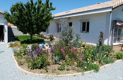 Royan Apartment | Independent Studio on large plot, 2 people near downtown & beach
