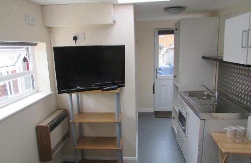 Arbury Apartment | Independent two bed en-suite annex, close to city