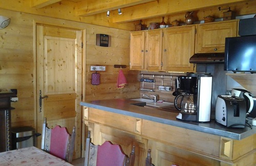 Isola Ski Chalet | Independent wooden chalet -See slopes-2 Garages in st. vs. -Internet wifi-Isola 2000