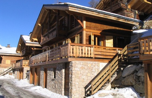 Isola Ski Chalet | Independent wooden chalet -See slopes-2 Garages in st. vs. -Internet wifi-Isola 2000