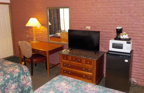 Albia Hotel | Indian Hills Inn & RV Park