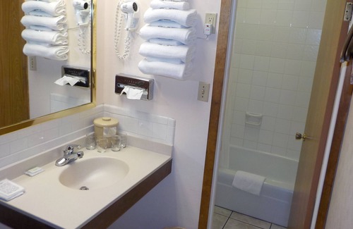 Albia Hotel | Indian Hills Inn & RV Park