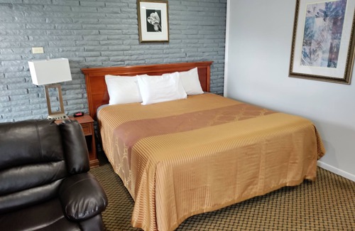 Albia Hotel | Indian Hills Inn & RV Park
