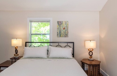 Dahlonega House | Indian Hills Retro Motel Suite I