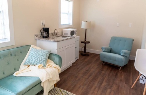 Dahlonega House | Indian Hills Retro Motel Suite I